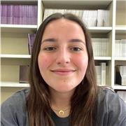 Profesora de diferentes materias según el nivel necesario
